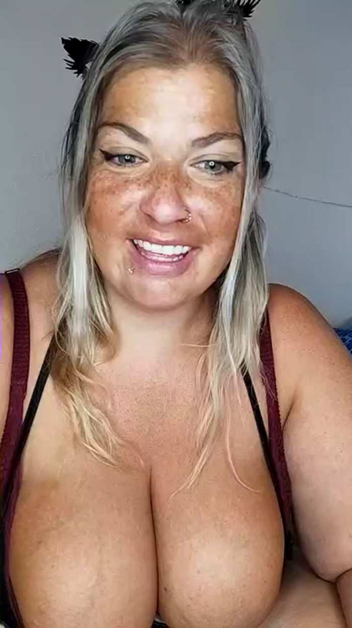 Iris_hotcurvy