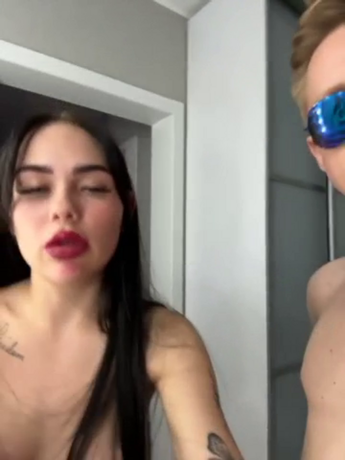 GroteskCouple