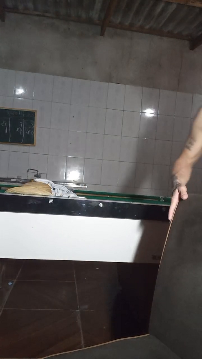 FLLAKAELVLOG
