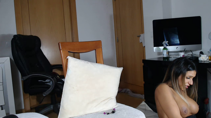 sofia_hot4