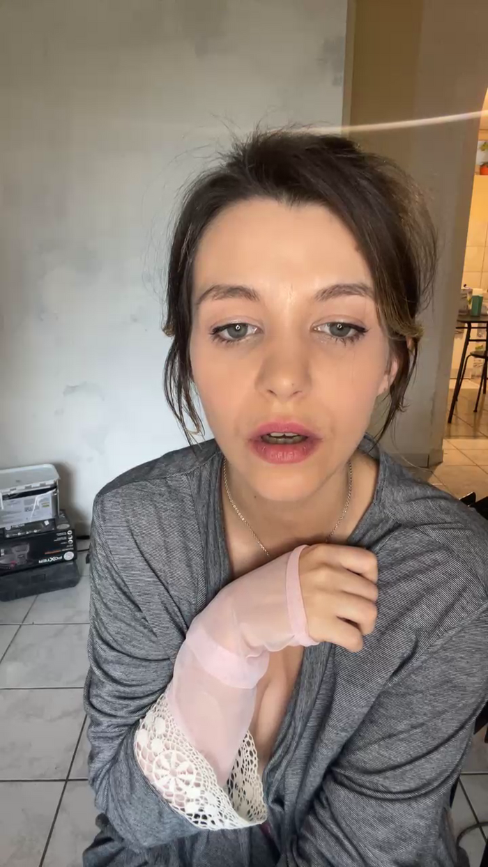 Petitelola49