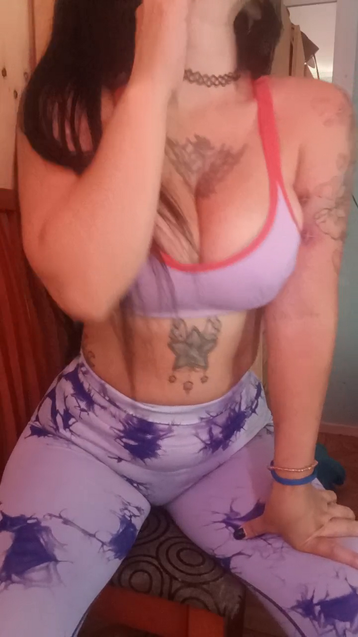 camyla_hot