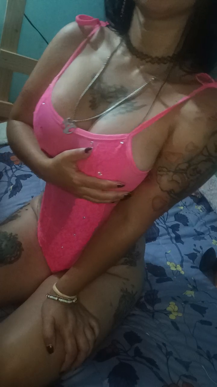 camyla_hot