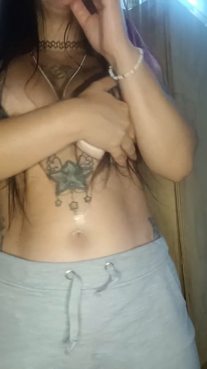 camyla_hot