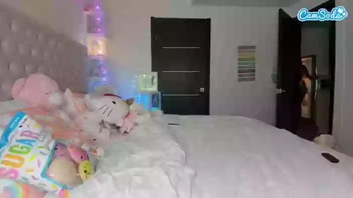 2023/05/26/camsoda-naomisimone-02-30-44