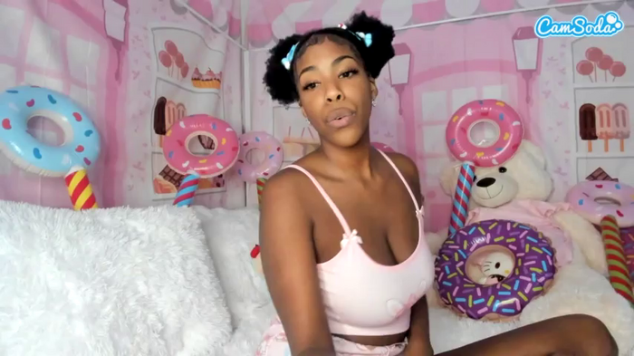 naomisimone