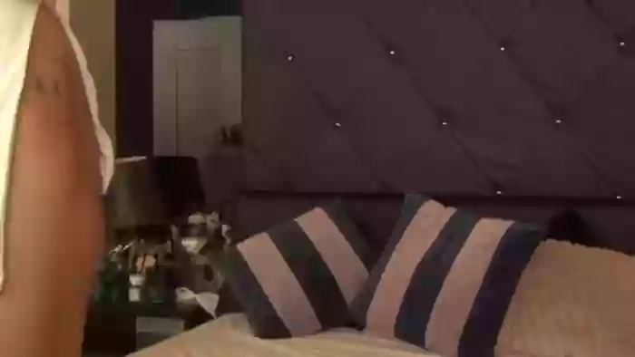 2023/11/03/cams-emma_shy-00-04-42