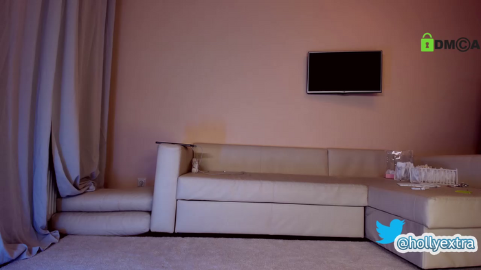 hollyextra