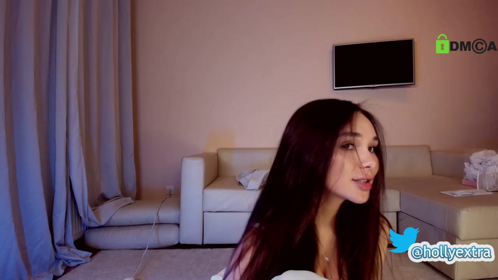 hollyextra