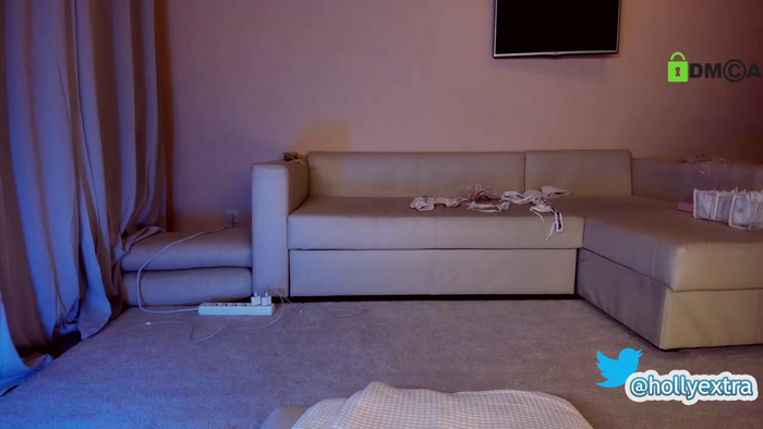 hollyextra