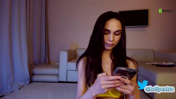 hollyextra
