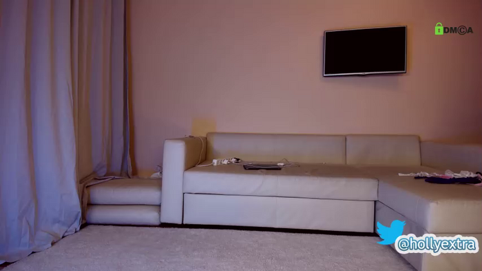 hollyextra