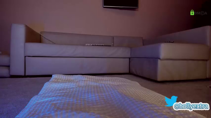 hollyextra
