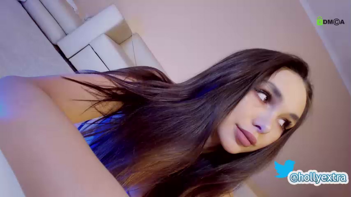 hollyextra