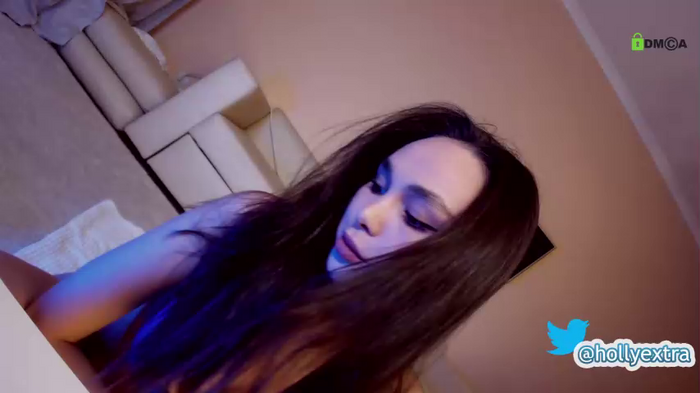 hollyextra