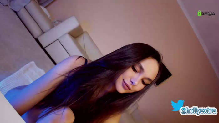 hollyextra