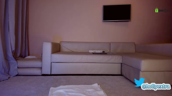 hollyextra