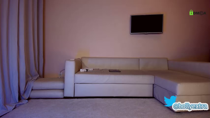 hollyextra