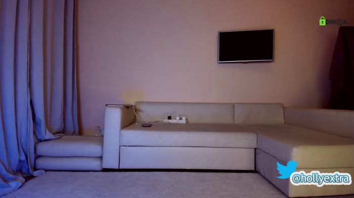 hollyextra