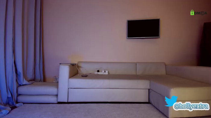 hollyextra