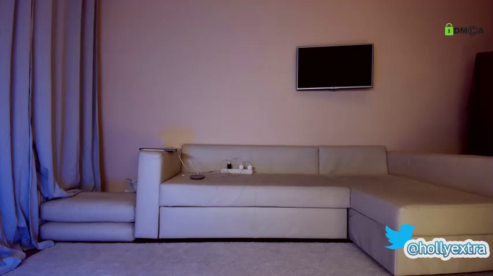 hollyextra