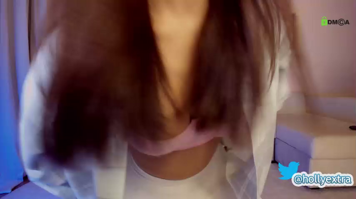 hollyextra
