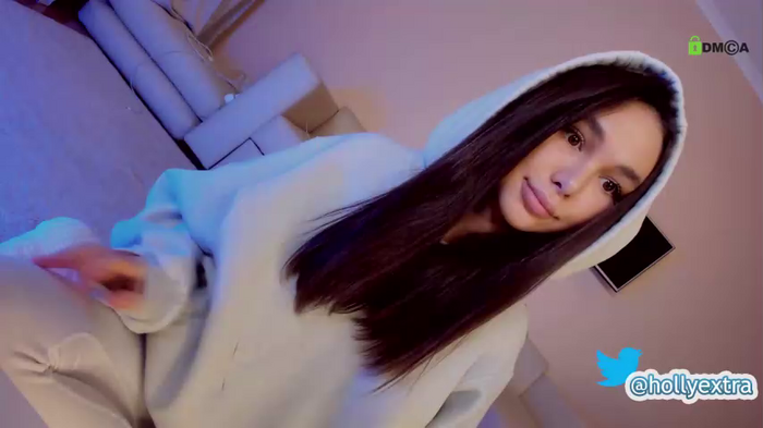hollyextra