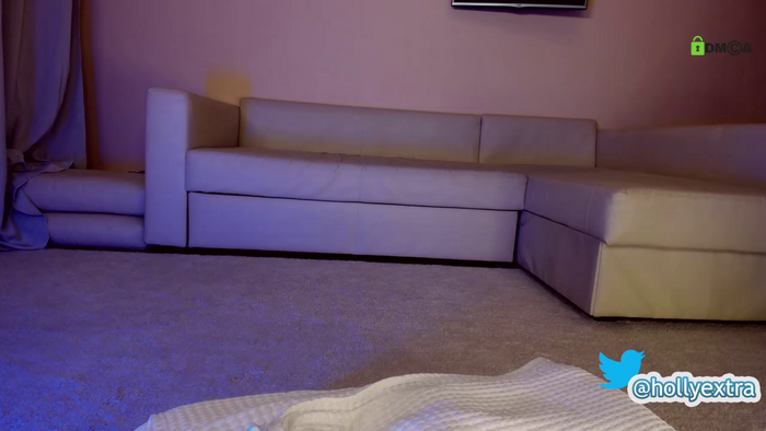 hollyextra