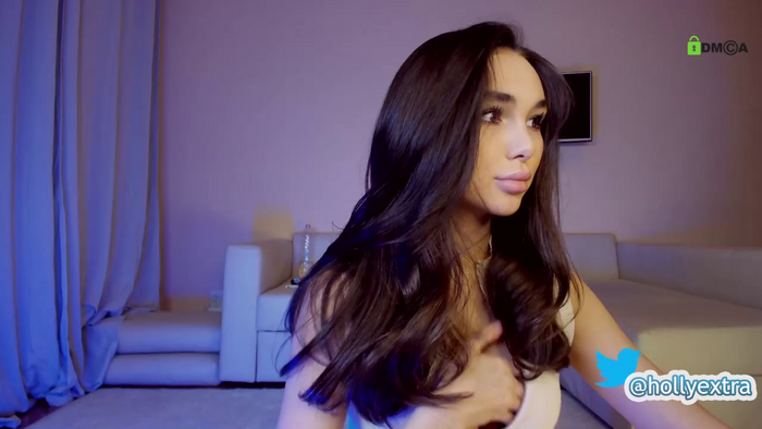 hollyextra