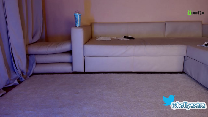 hollyextra