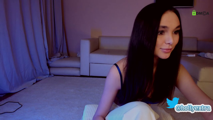hollyextra