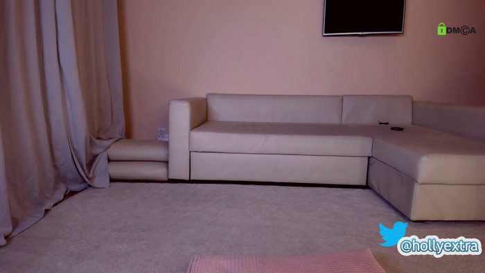 hollyextra