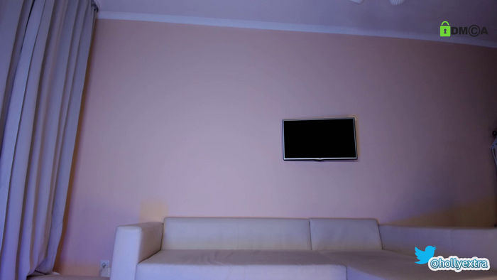 hollyextra