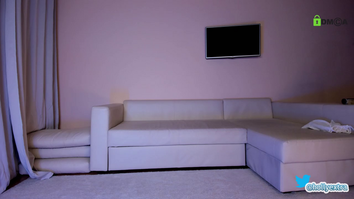 hollyextra