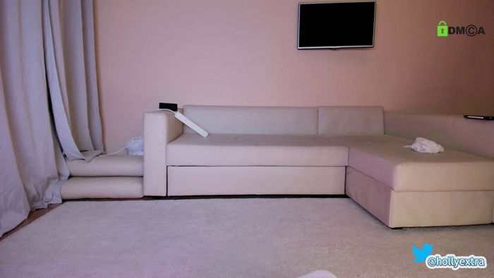 hollyextra