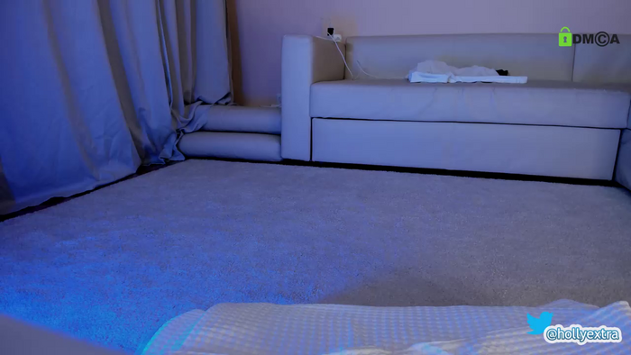hollyextra