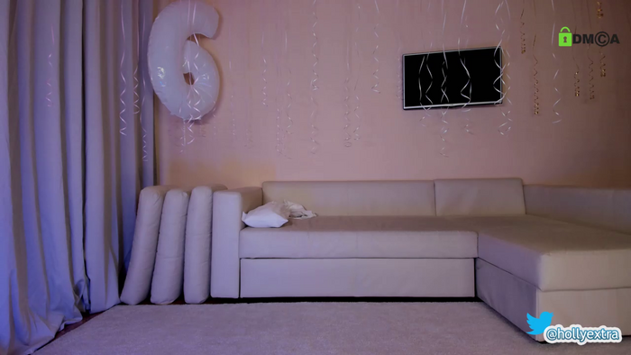 hollyextra