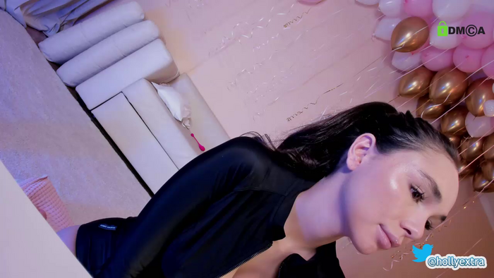 hollyextra