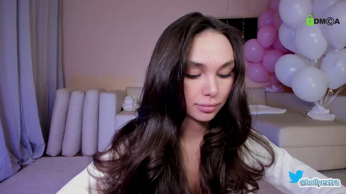 hollyextra