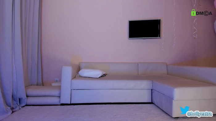 hollyextra