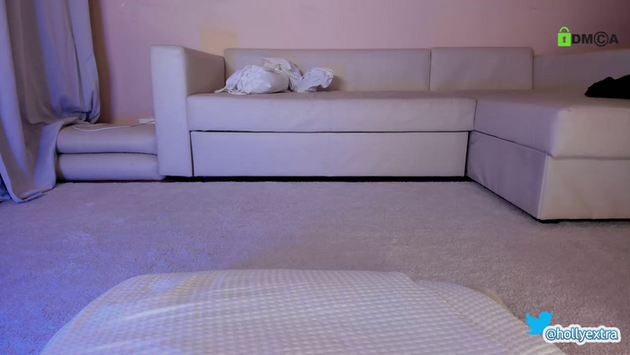 hollyextra
