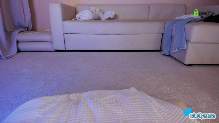 hollyextra