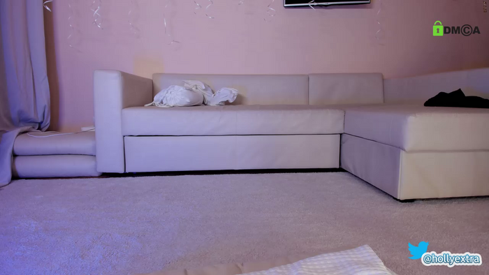 hollyextra