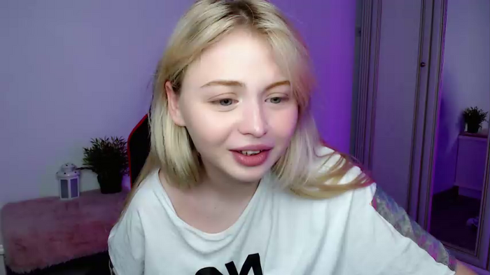 shy_blondiee