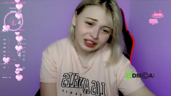 shy_blondiee