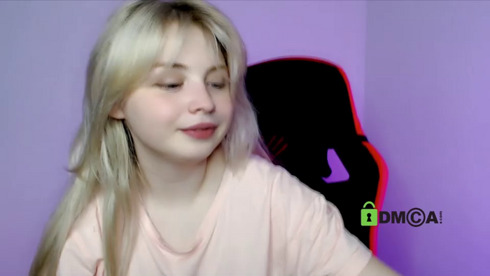 shy_blondiee