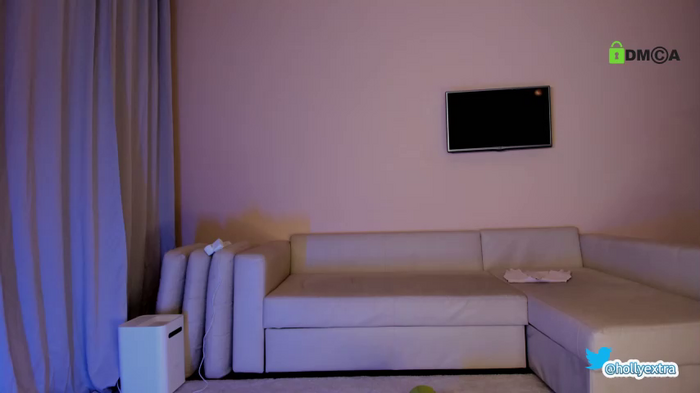 hollyextra