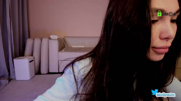 hollyextra