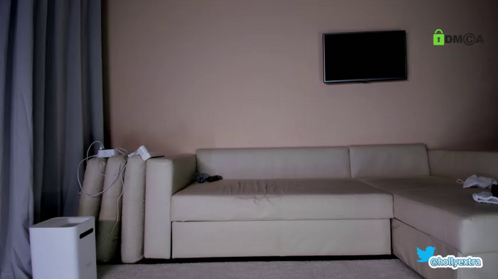 hollyextra