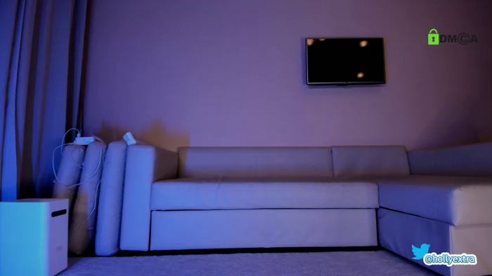 hollyextra